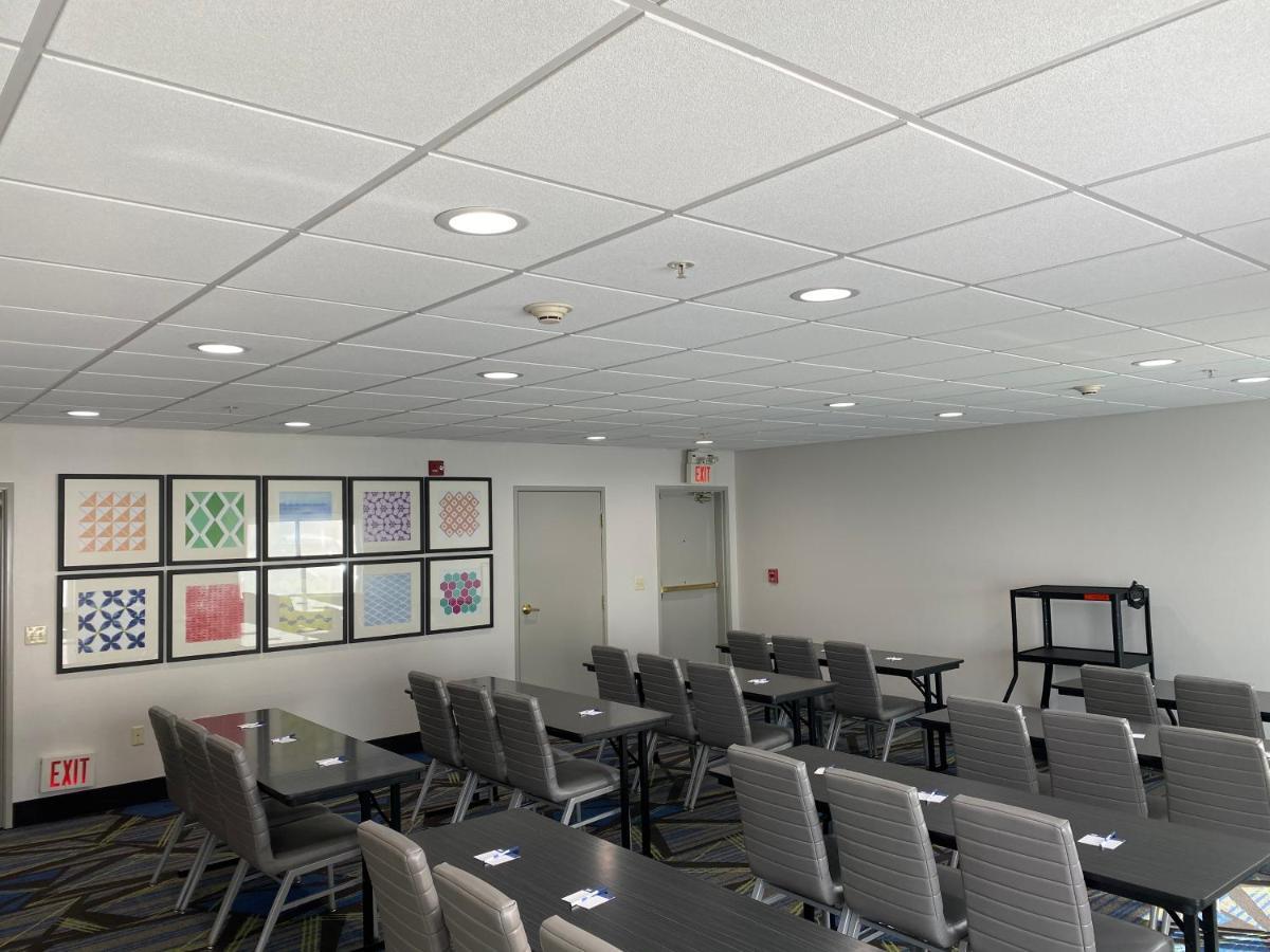 Holiday Inn Express Hotel & Suites Weston By Ihg Buitenkant foto