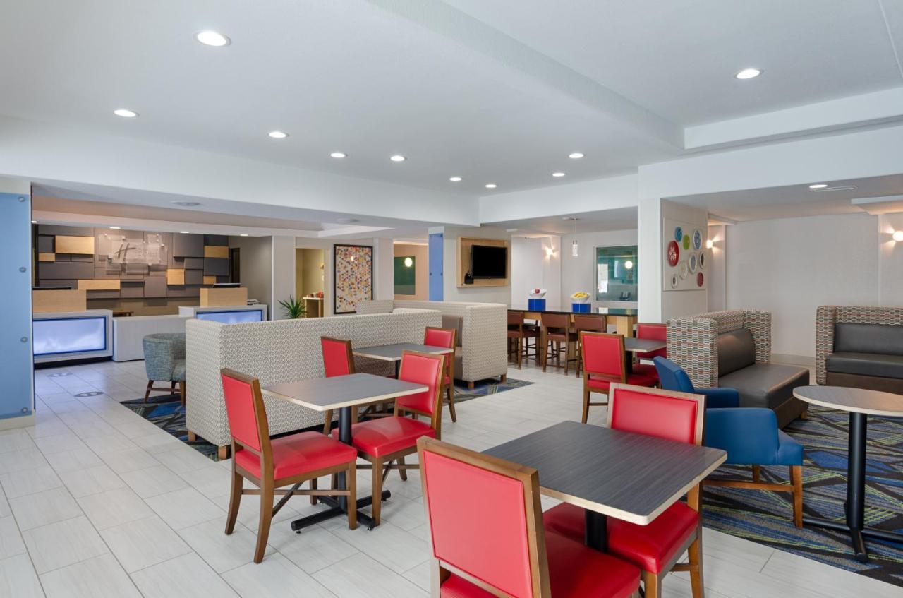 Holiday Inn Express Hotel & Suites Weston By Ihg Buitenkant foto