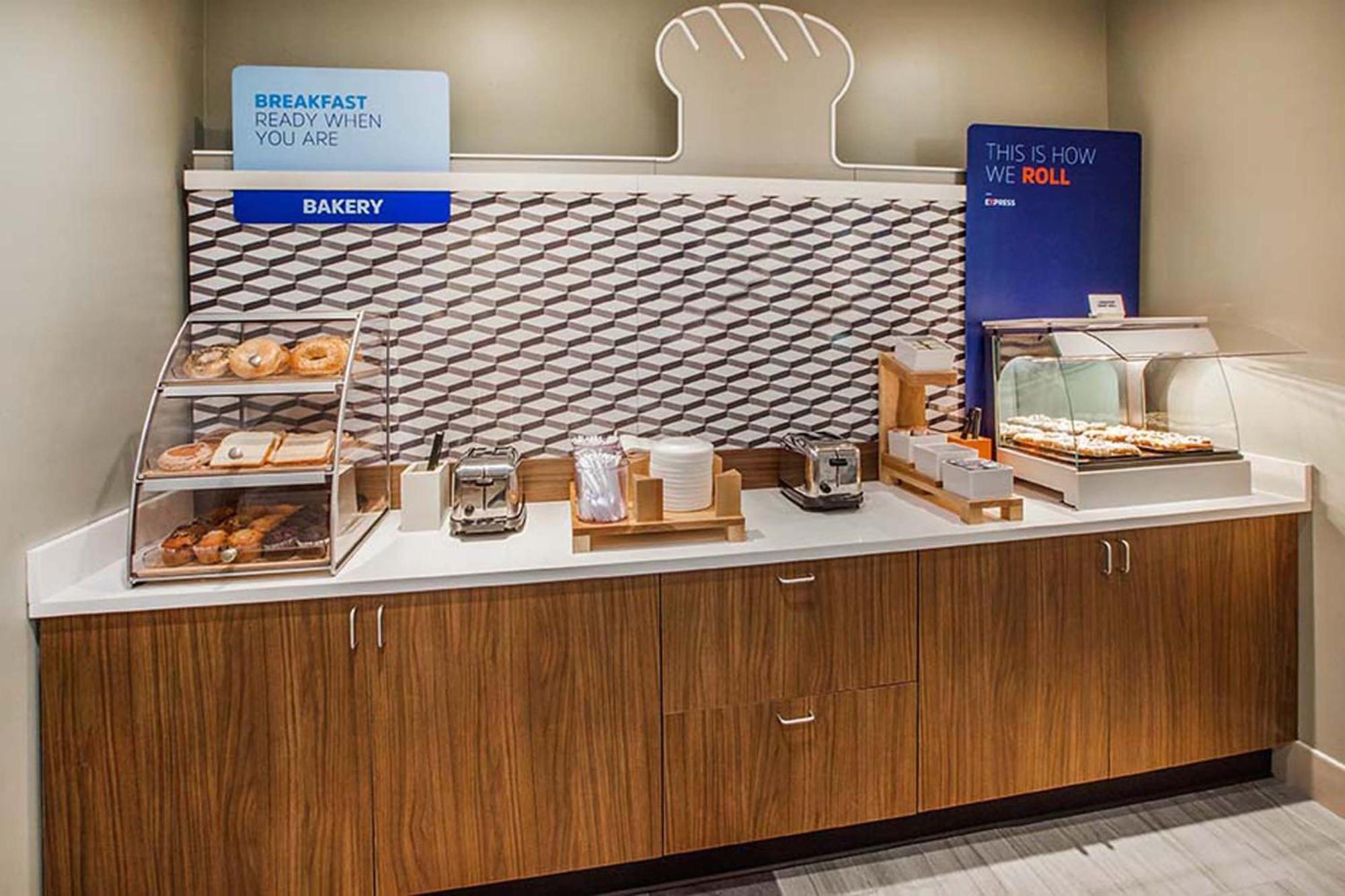Holiday Inn Express Hotel & Suites Weston By Ihg Buitenkant foto